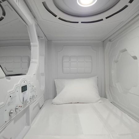 Hostel Aria Capsule キシナウ エクステリア 写真