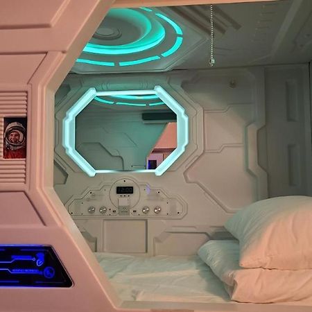 Hostel Aria Capsule キシナウ エクステリア 写真