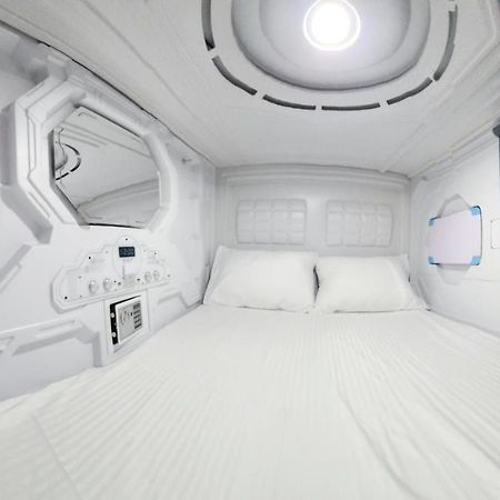 Hostel Aria Capsule キシナウ エクステリア 写真